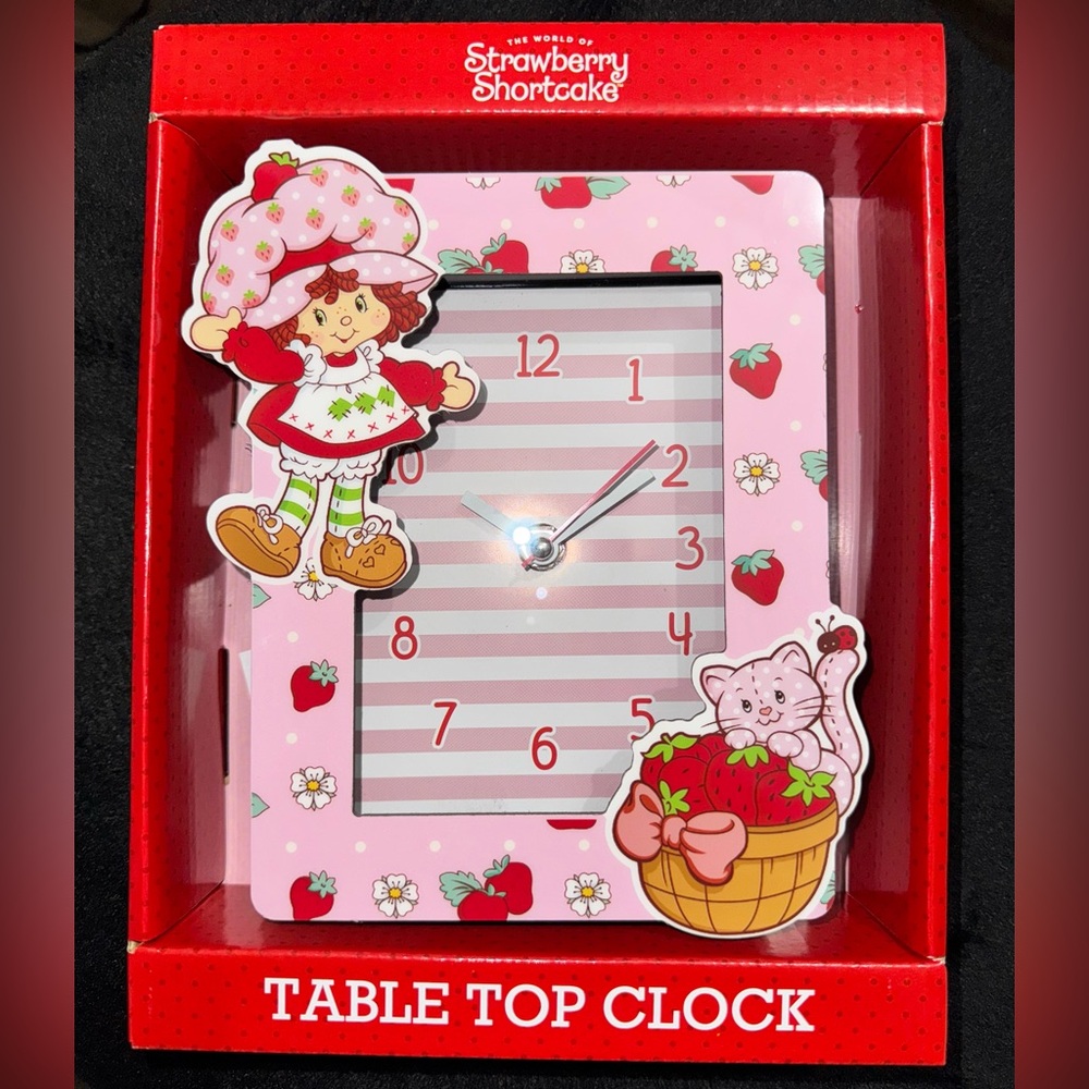 Strawberry Shortcake Table Top Clock New